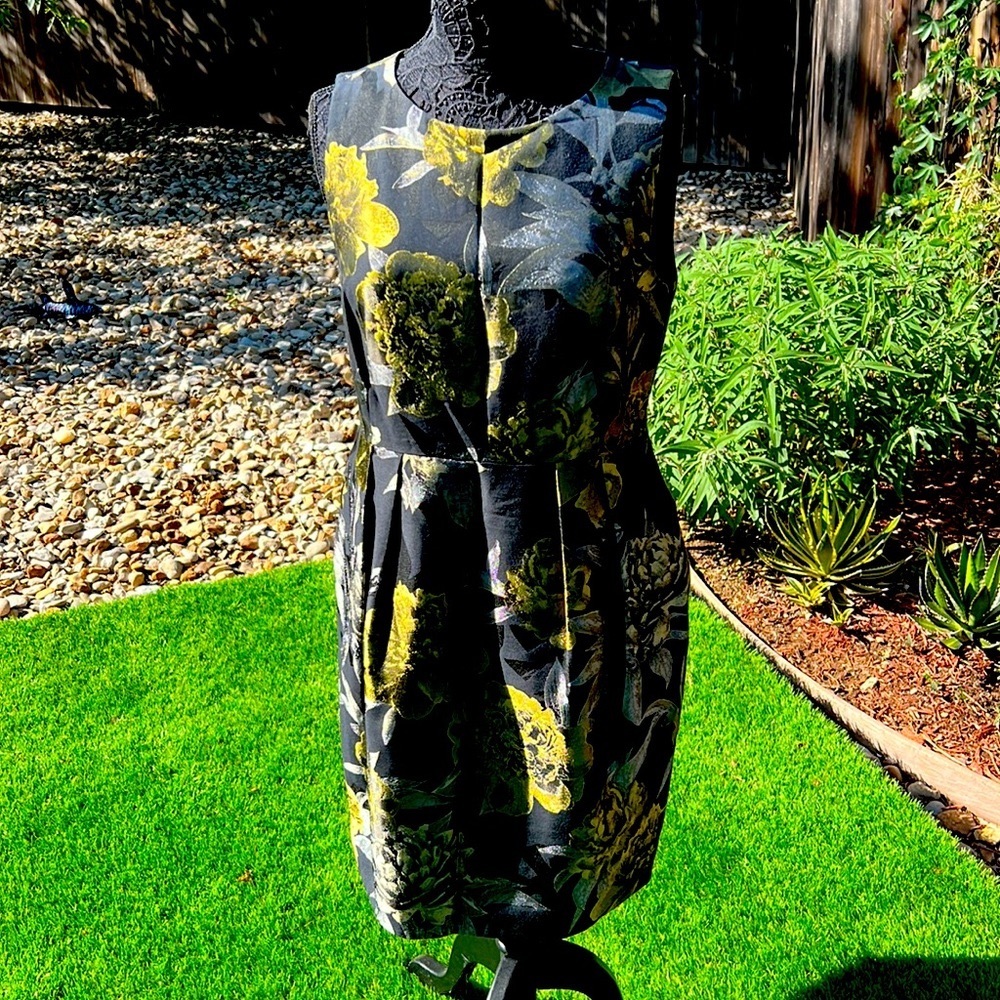 A formal tulip skirt dress